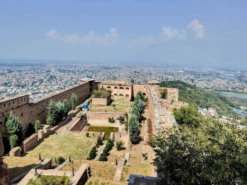 Srinagar: Private Old City and Mughal Gardens Guided Tour - Walking through the Old City