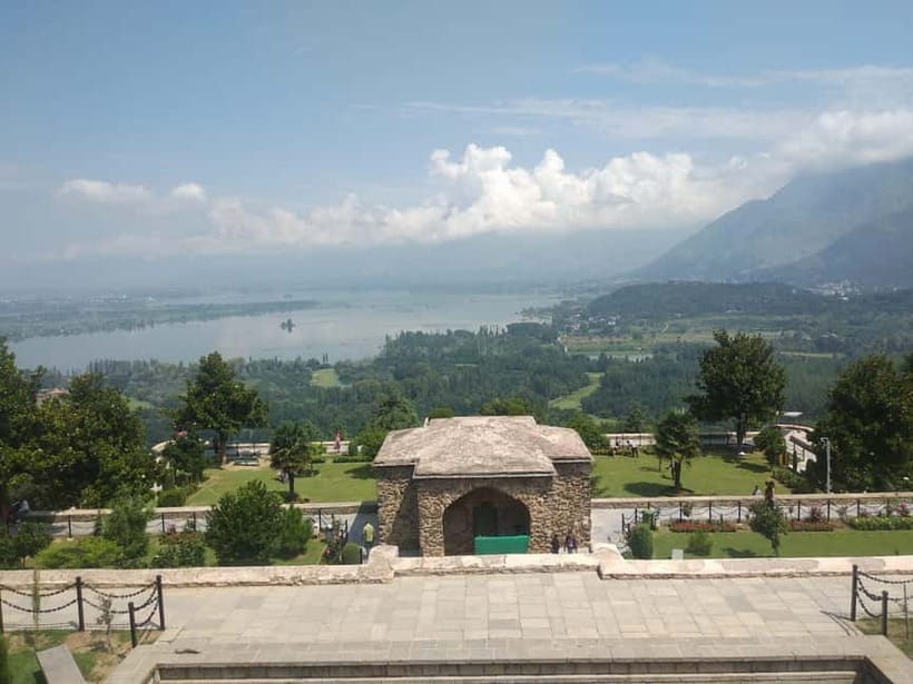 Srinagar: Private Old City and Mughal Gardens Guided Tour - What the $58 price really covers