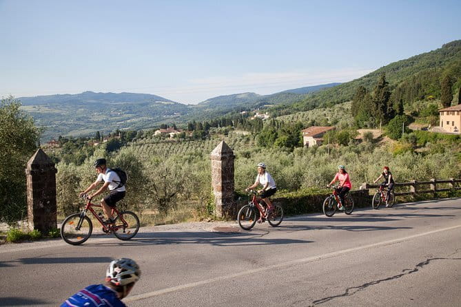 Sunset Bike tour of Florence &Rose Garden & Piazzale Michelangelo - Palazzo Pitti, Ponte Vecchio, and a taste of local tradition