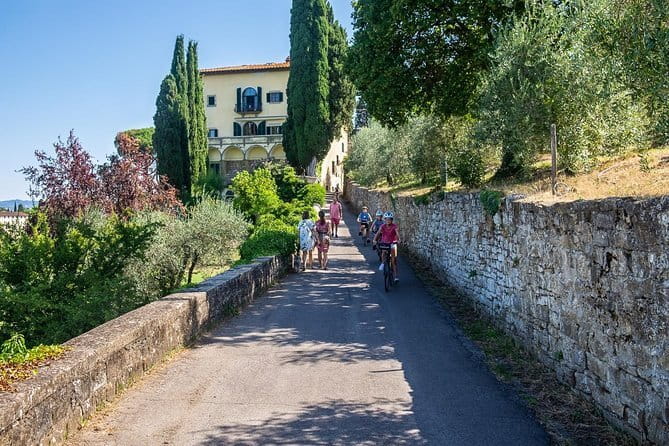 Sunset Bike tour of Florence &Rose Garden & Piazzale Michelangelo - Guides, audio equipment, and group size