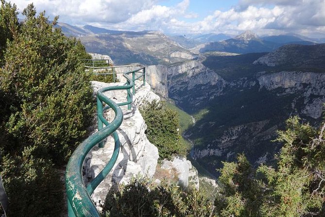 The Grand Canyon of Europe and Its Lavender Fields Small group - Moustiers-Sainte-Marie: lunch with a village view