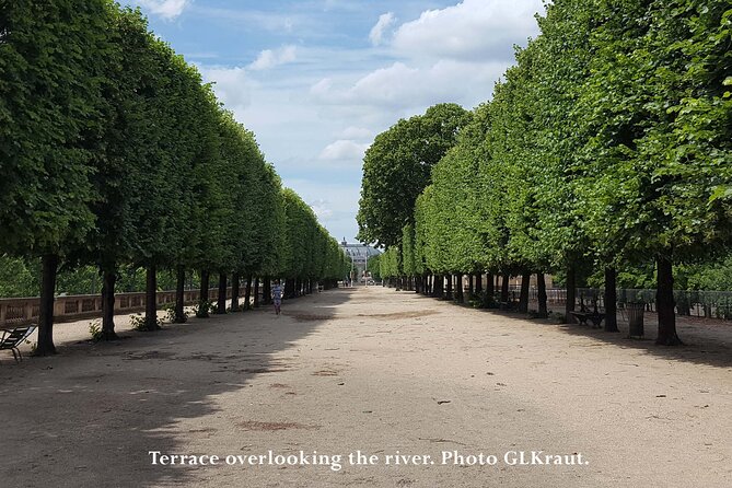 The Tuileries Garden's Classic Sights: A Self-Guided Audio Tour - The Arc de Triomphe and the garden’s formal axis