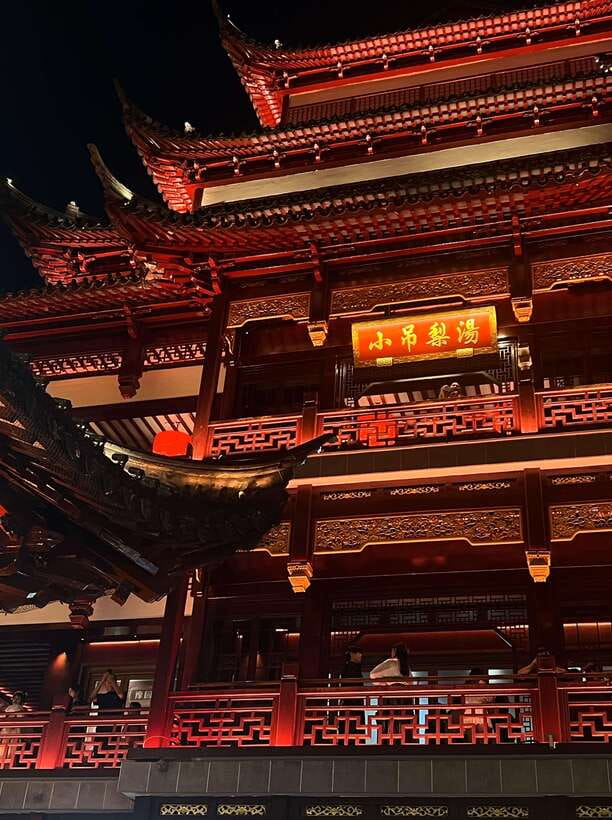 Three Hour Shanghai Tour Tai Chi and Yu Garden - Entering Yu Garden after 450 years