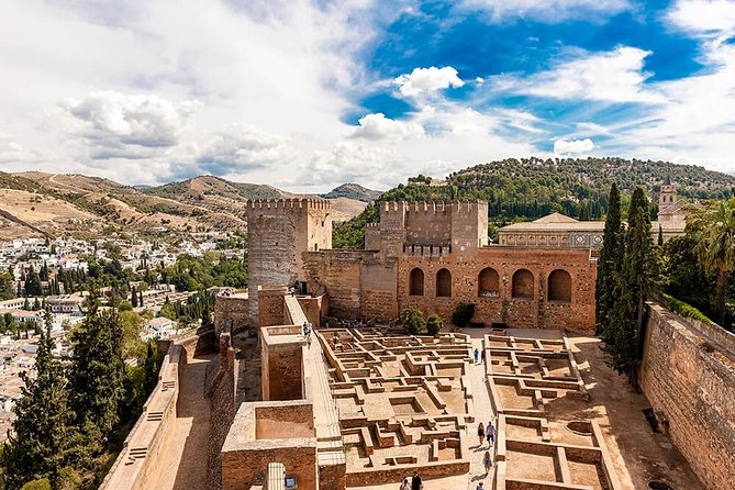 Tickets included: Alhambra Tour (Gardens, Alcazaba, Generalife) - Who will get the most from this tour?
