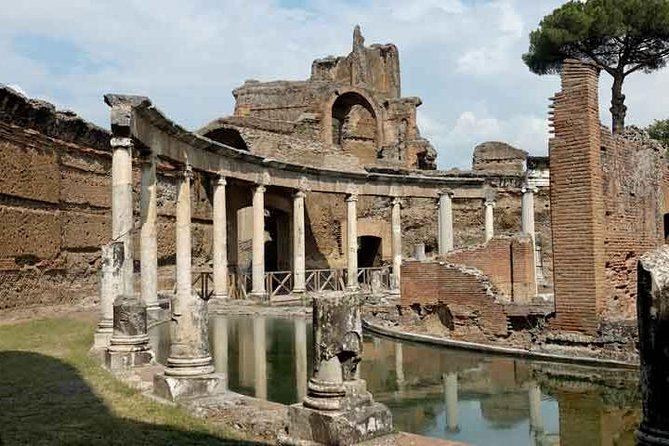 Tivoli Gardens and Hadrian's Villa full day guided tour - What the guide adds to the experience