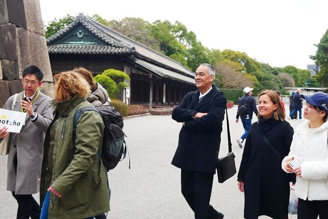 Tokyo: Edo Castle & East Garden of the Imperial Palace Tour - Koi, ponds, and the lighter side of the visit