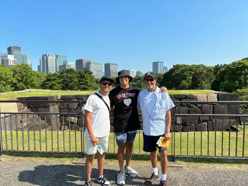 Tokyo: Edo Castle Ruins & Imperial Palace East Garden Tour - Edo Castle ruins and the lost Honmaru palace
