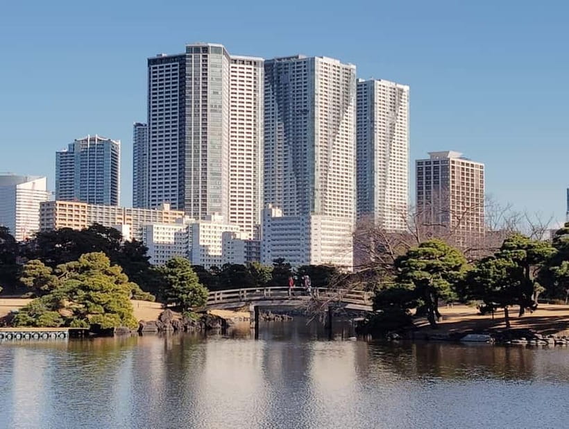 Tokyo: Hama-rikyu Garden Guided Tour with Entry Ticket - Why Hama-rikyū feels different from a city park