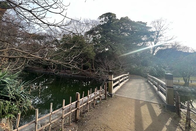 Tokyo: Hama-rikyu Gardens tour with Japanese Tea & Sweets - Seasonal plants and changing views