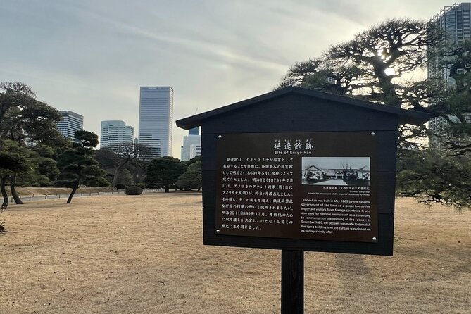Tokyo: Hama-rikyu Gardens tour with Japanese Tea & Sweets - What the guide adds to the experience