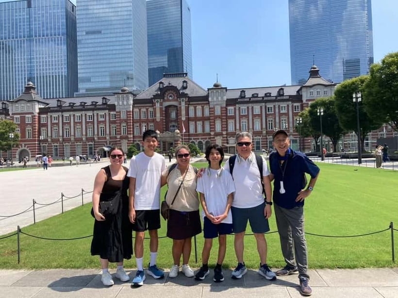 Tokyo: Imperial Palace East Gardens and Tokyo Station Tour - Ninomaru Garden and the art of controlled beauty