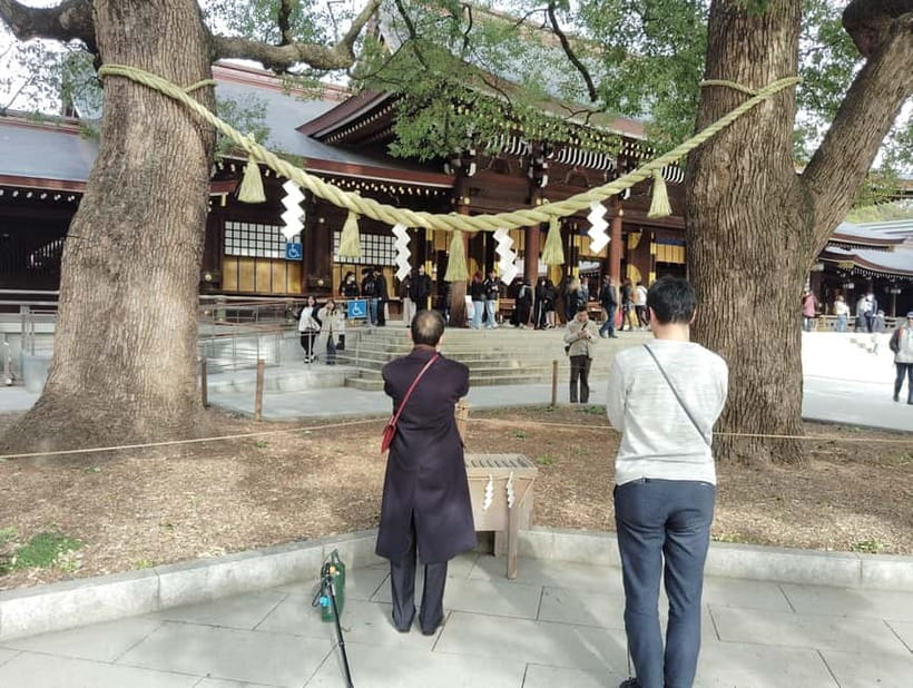 Tokyo: Meiji Jingu Shrine & Inner Garden Guided Tour (2h) - Starting at Meiji Jingu’s first torii