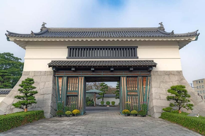 Tokyo: Pvt. Tour - Edo Castle & Imperial Palace East Gardens - Who should book this private walk?