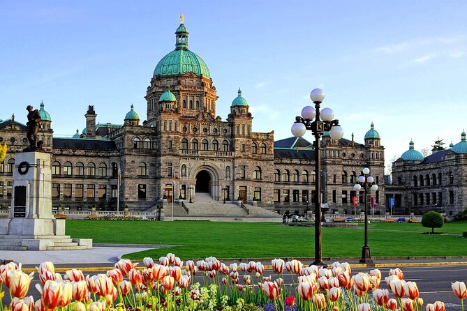 Tour of Butchart Gardens and Victoria from Vancouver - Two hours among the paths at Butchart Gardens