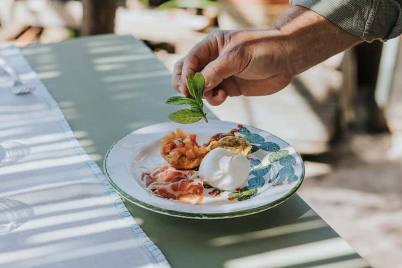 Typical Apulian menù in the garden of an ancient Trullo - The first two courses: a taste of Apulian produce