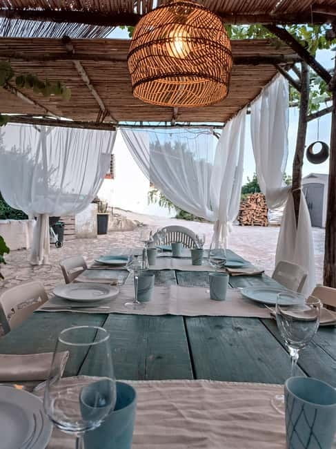 Typical Apulian menù in the garden of an ancient Trullo - The main course offers meat or a vegetarian alternative