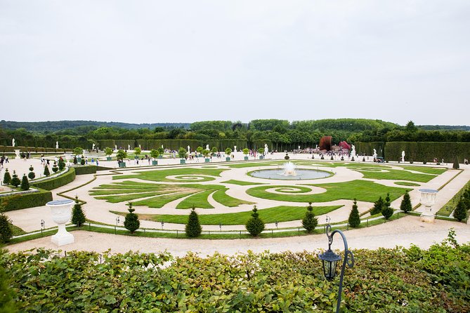 Versailles Château and Gardens Walking Tour from Paris by Train - Guides who make the history stick