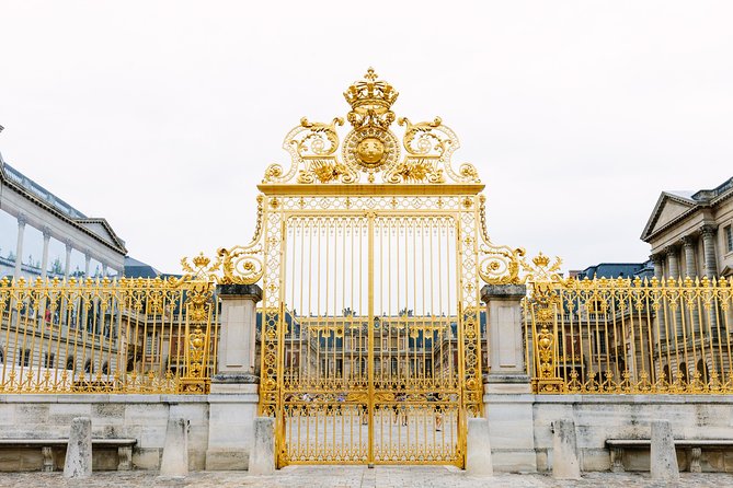 Versailles Château and Gardens Walking Tour from Paris by Train - A fast pace and a lot of pavement