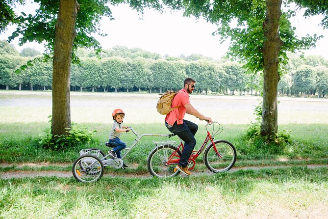 Versailles Full Day Bike Tour with Palace, Gardens, & Picnic - Guides, group size, and the day’s pace