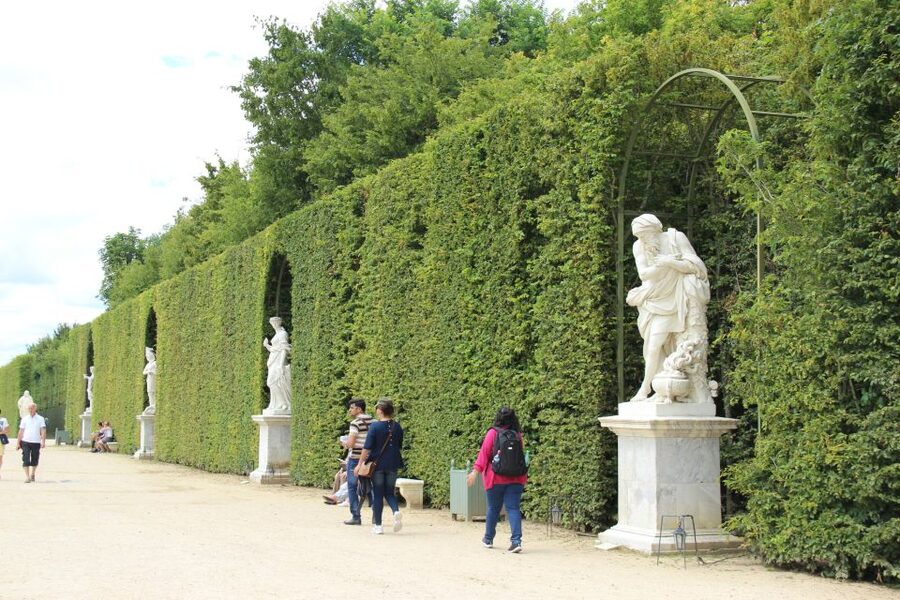 Versailles: Garden Private Guided Tour & Palace Entry Ticket - The guide’s role: stories instead of a simple walk