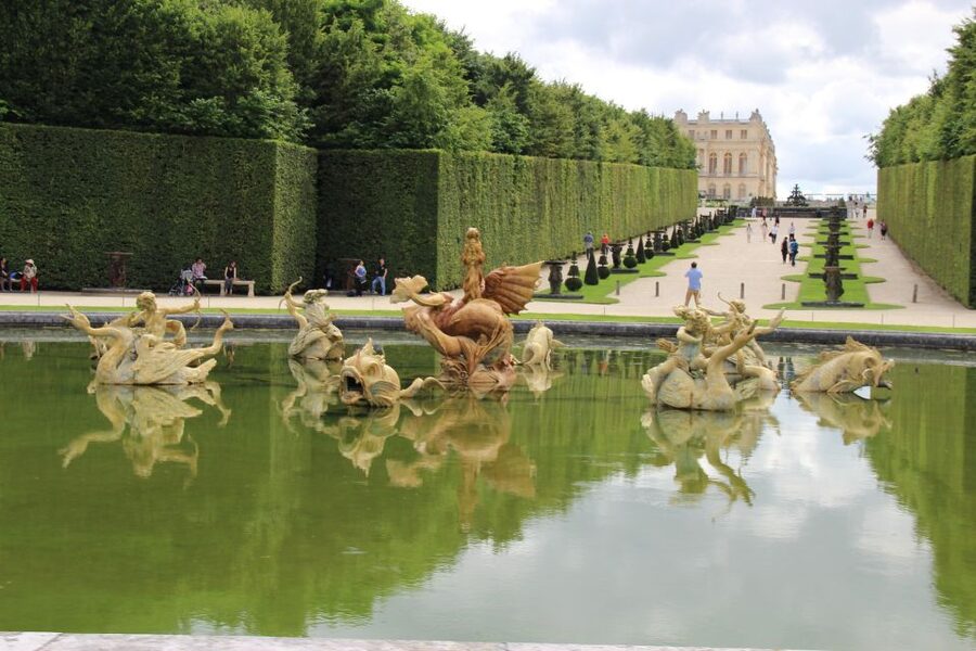 Versailles: Garden Private Guided Tour & Palace Entry Ticket - Entering the palace after the garden tour