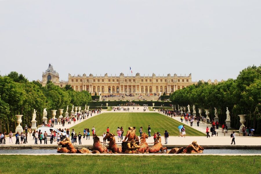 Versailles: Palace and Garden Bike Tour with Tickets - Riding through the formal gardens