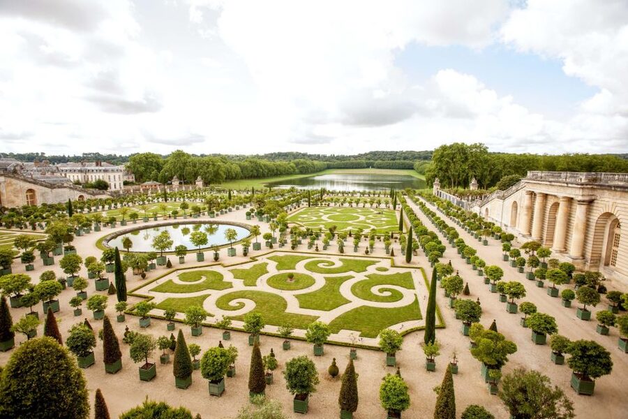Versailles: Palace and Garden Bike Tour with Tickets - The Grand Canal picnic