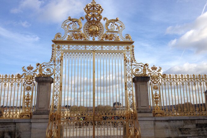 Versailles Palace & Gardens Guided Tour - Musical gardens and fountain shows