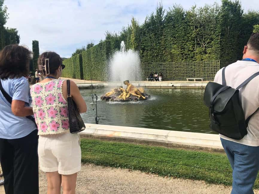 Versailles: Palace & Gardens Guided Tour with Entry Tickets - The gardens: guided fountains or free wandering