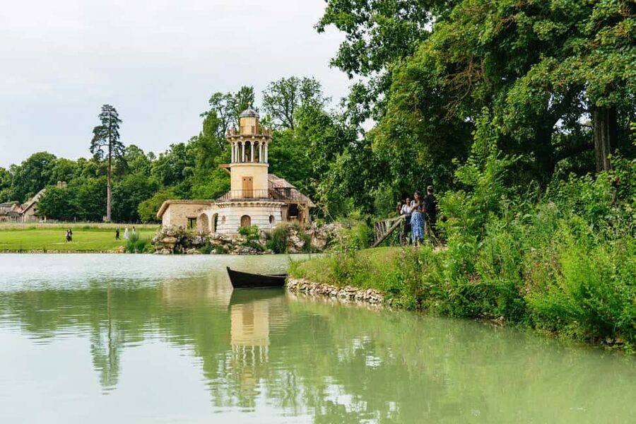 Versailles: Palace, Gardens & Queen’s Estate Guided Tour - Who should book this full-day outing?