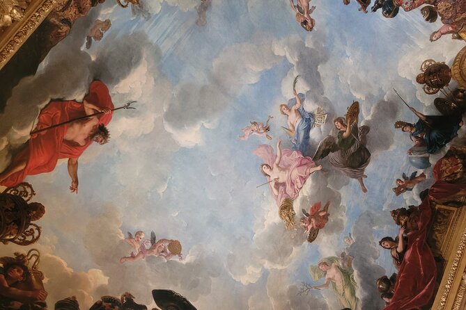 Versailles Palace Guided Tour with Gardens Access - Season changes the garden experience
