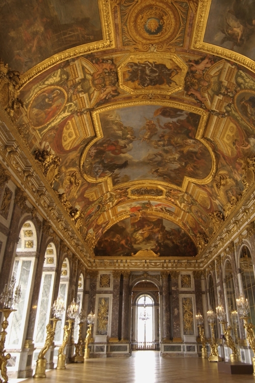 Versailles: Skip-the-Line Guided Tour of Palace with Gardens - The Hall of Mirrors and the problem of crowds