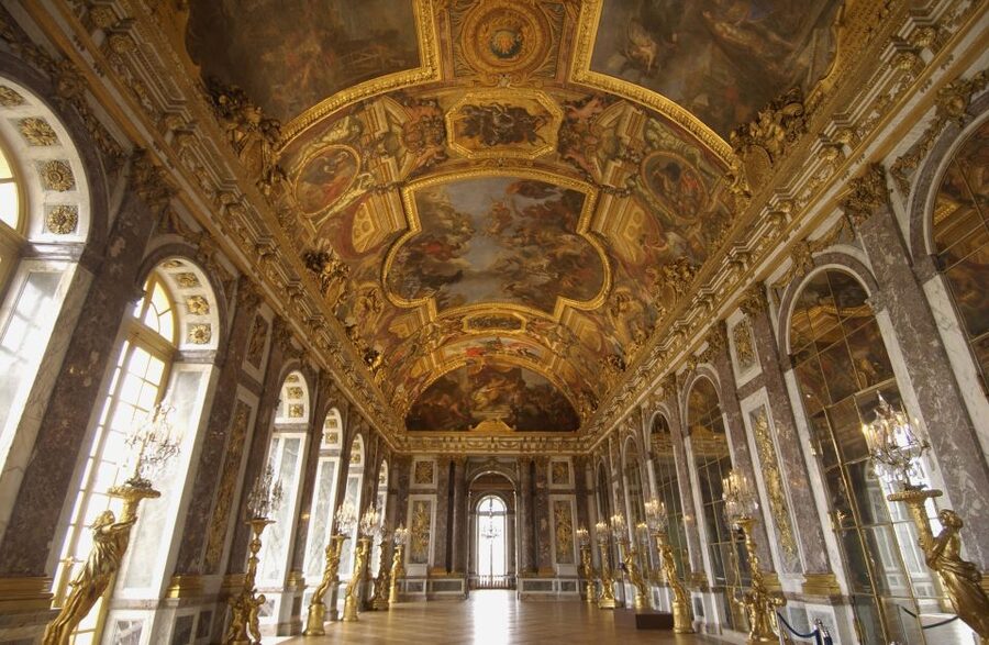 Versailles: Skip-the-Line Guided Tour of Palace with Gardens - Inside the palace, where the guide earns the fee