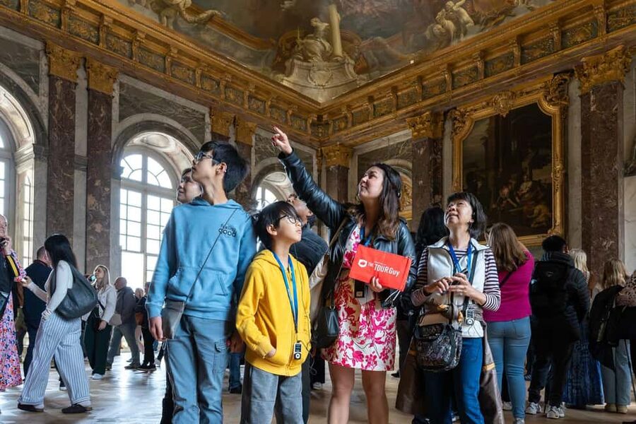 Versailles: Skip the Line Versailles Palace and Gardens Tour - What the two-hour palace tour covers