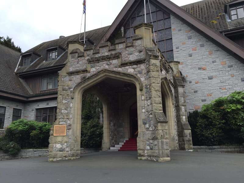 Victoria, BC: City Tour and Butchart Gardens Combo Tour - Vehicle comfort and practical limits