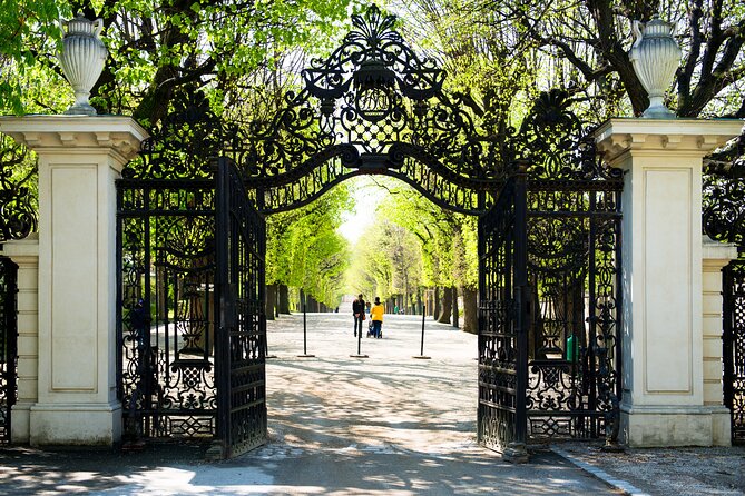Vienna: Schönbrunn Palace Gardens Private Guided Tour - Timing, seasons, and practical planning