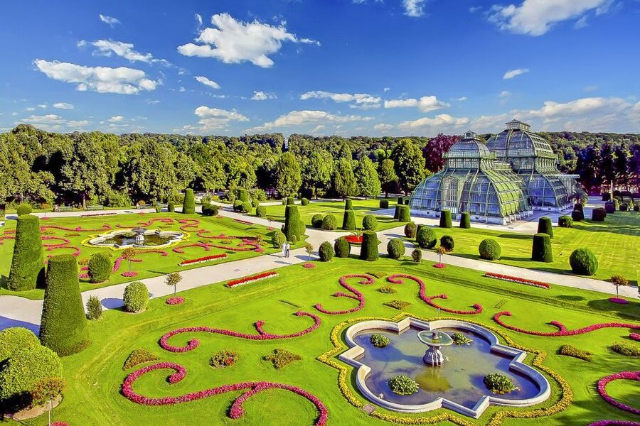 Vienna: Schönbrunn Palace & Gardens Skip-the-Line Tour - Why the live guide matters here