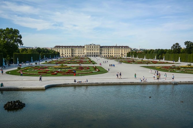 Vienna: Skip the Line Schönbrunn Palace and Gardens Guided Tour - Group size, pace, and the crowd problem