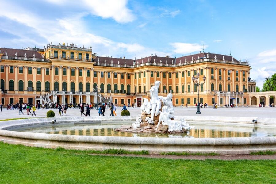 Vienna: Skip-the-Line Schönbrunn Palace & Gardens Tour - Crowds, group size, and guide quality