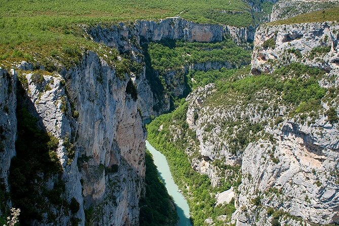Visit the lavender fields, the Gorges du Verdon and Moustiers. - Moustiers-Sainte-Marie for lunch and wandering