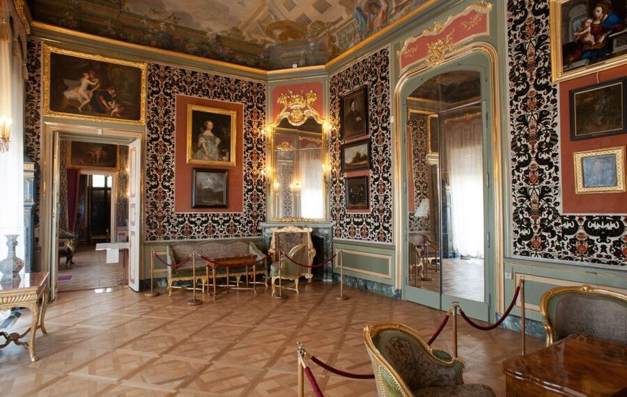 Warsaw Private Wilanow Palace & Garden Tour - Key points at a glance