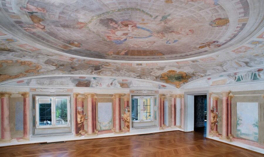 Warsaw Private Wilanow Palace & Garden Tour - Guides can shape the whole experience