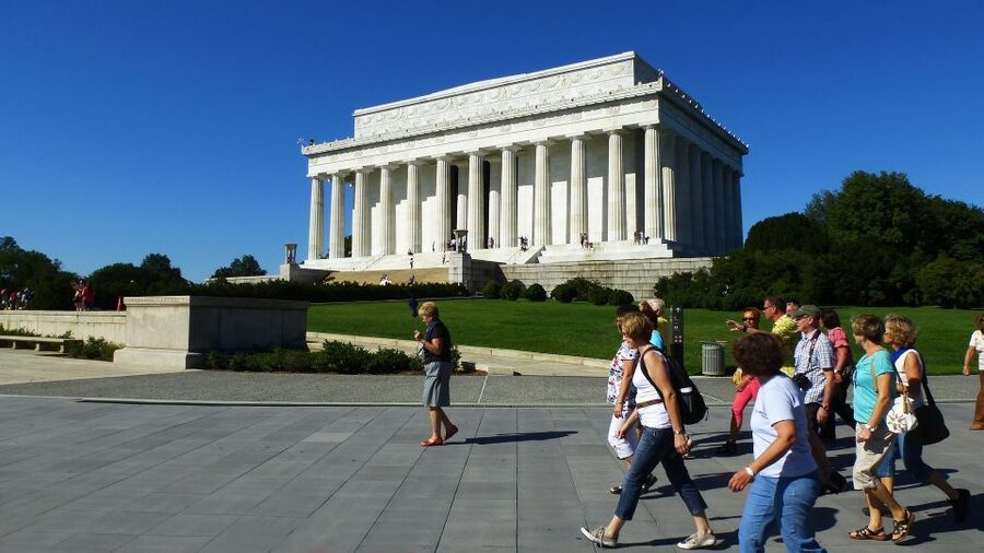 Washington DC: Cherry Blossom Walking Tour - Jefferson Memorial beside the Tidal Basin