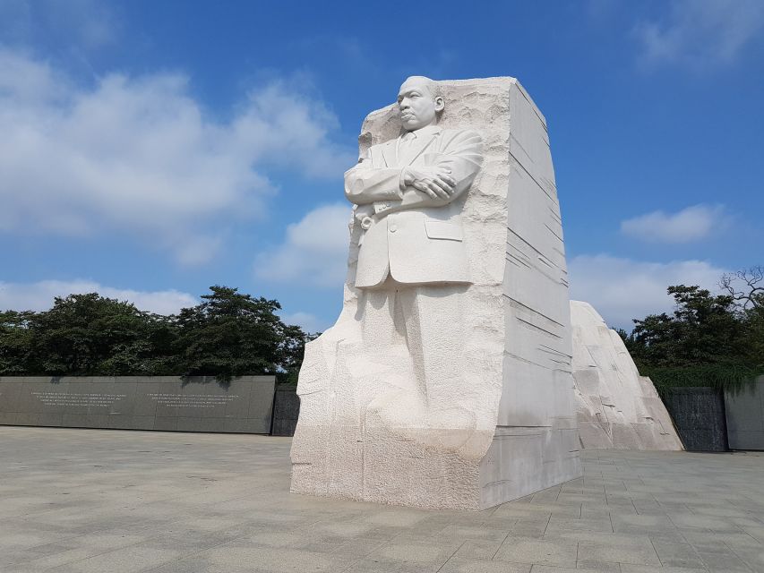 Washington DC: Cherry Blossom Walking Tour - The Tidal Basin and Washington’s cherry trees