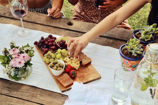 Wine tasting in private gardens overlooking the vineyards - Who will enjoy this one-hour experience