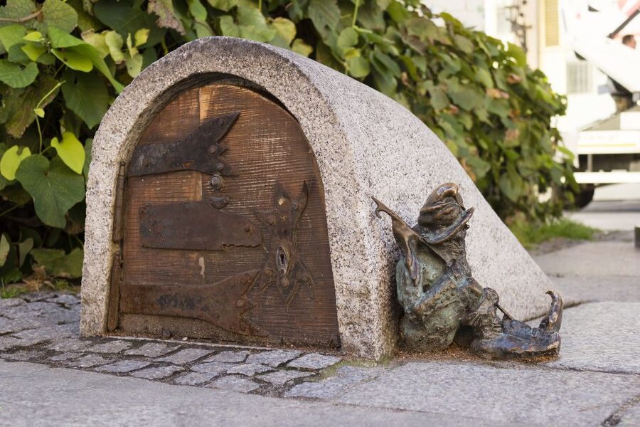 Wrocław: Garden Gnome Challenge with Guide - Why Wrocław’s gnomes make such good targets