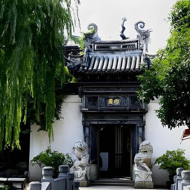 Yu Garden, Old Street, Bund & Zhujiajiao Water Town Bus Tour - Walking, comfort, and practical limits