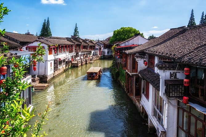 Zhujiajiao and Yu Garden Tour with Wonton Making in Shanghai - Taking the hand-rowed boat in Zhujiajiao