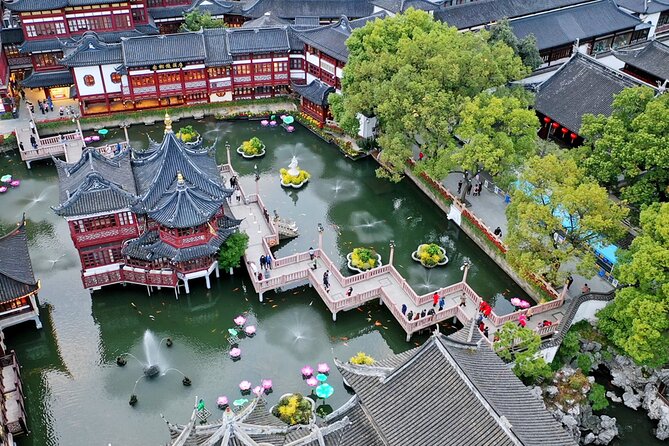 Zhujiajiao and Yu Garden Tour with Wonton Making in Shanghai - How the group size affects the day